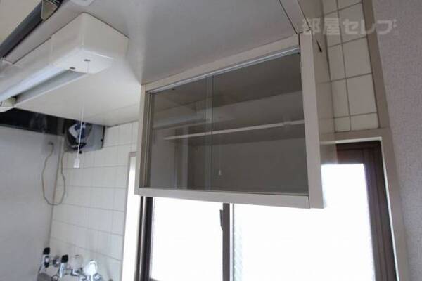 キッチンの上部にも収納があります　※5Eのお部屋です