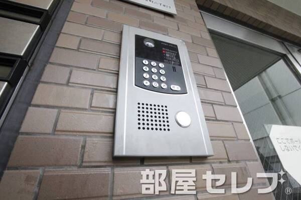 オートロック完備。