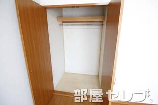 奥行きのある収納。