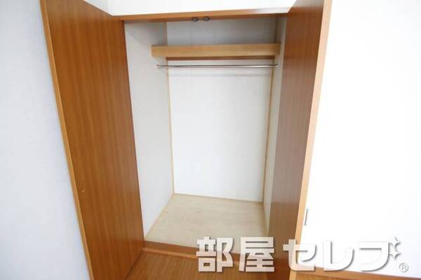 奥行きのある収納。
