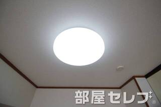 照明。