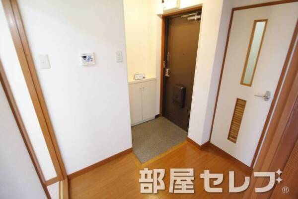 玄関付近。