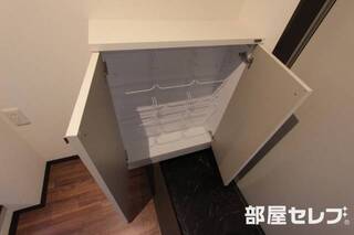 履物はこちらに収納できます。