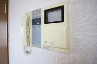 テレビモニターホンで来客時も確認ができます。