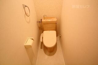 温水洗浄便座付きのおトイレです。