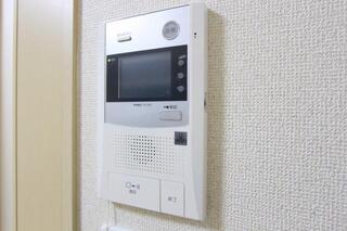 テレビモニターホンで来客確認できます。