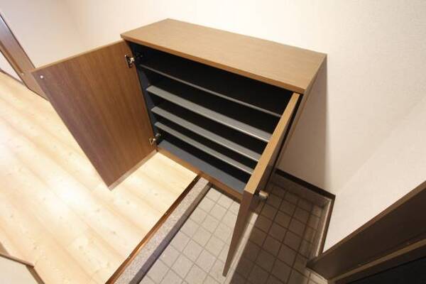 下駄箱あると玄関すっきり。