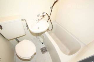 バス、トイレ同室です