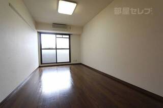 明るさもあるお部屋。