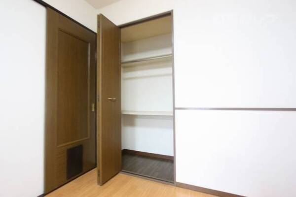 奥行きある収納ですね