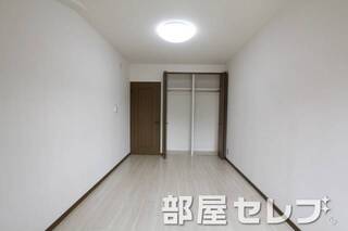 白を基調にしたキレイなお部屋です。