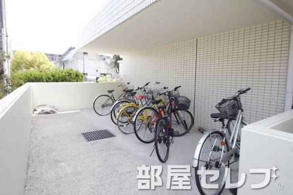 駐輪場。