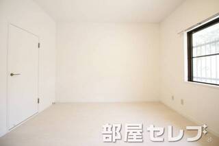 違う角度からの寝室。