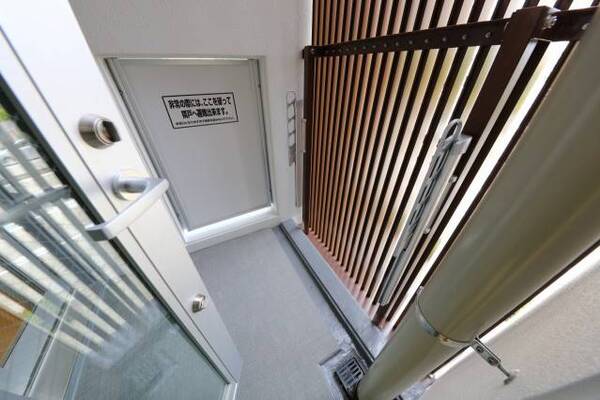 バルコニーは東向きです