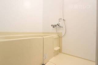 お風呂も白く綺麗です