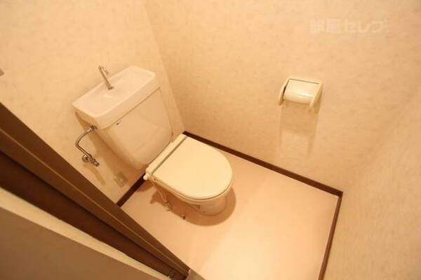 洋式便座のトイレです。