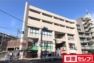 1、2階店舗がる建物です。