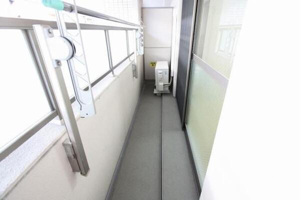日当たり良好なベランダです。