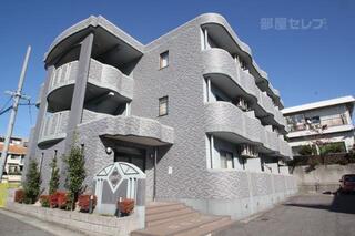 しっかりとした造りの建物です。