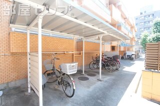 屋根付きの駐輪場です。