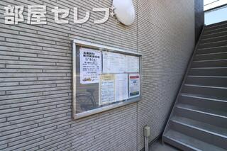 階段はシックですね。