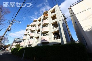 6階建てのマンション。