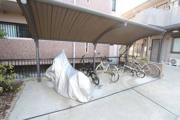 大きめの自転車置けます。