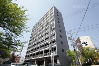 鉄筋コンクリートの堂々とした建物です。