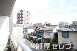 閑静な住宅街側にバルコニーあります。イメージ写真
