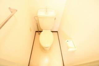 綺麗で清潔感のあるトイレです。