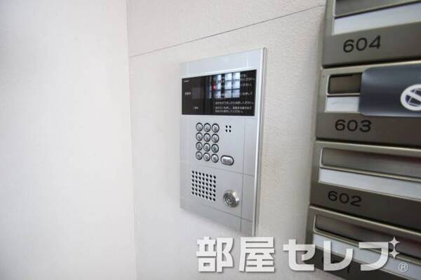 オートロック完備。