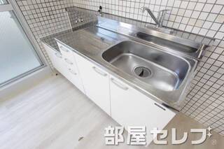 段落ちキッチン。