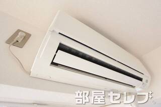 冷暖房エアコン。