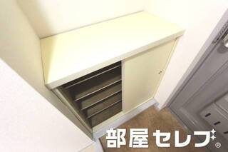 シューズボックス。