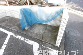 ゴミ置き場。