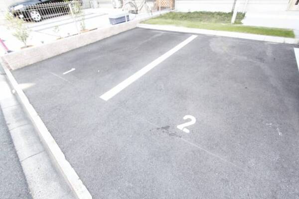 普通車が停められる駐車場です。