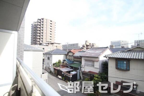 閑静な住宅街側にバルコニーあります。イメージ写真