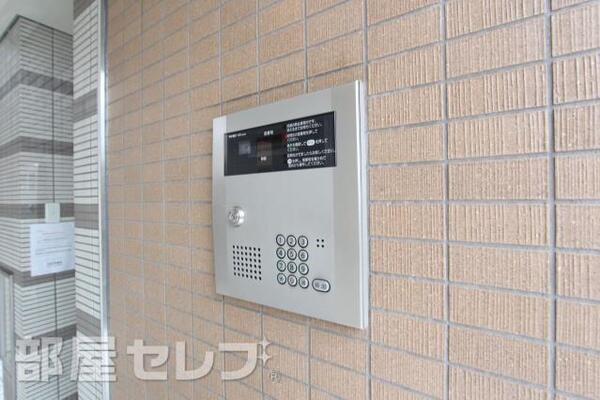 オートロックです。