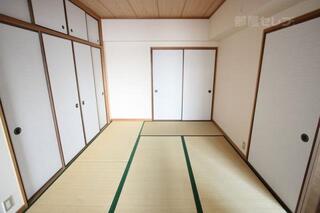お部屋の一つは和室です。