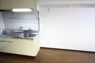ここに冷蔵庫などの家電を。