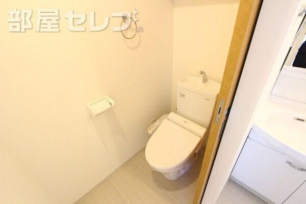 清潔感のあるトイレですね。