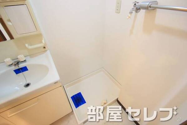 室内洗濯機置場。302号室の写真です。