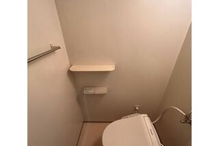 写真は05・06号室。それ以外はトイレは縦向きです。