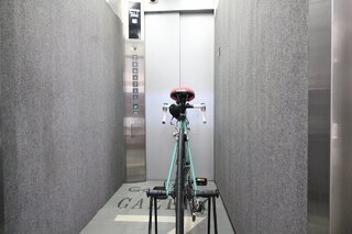 自転車をエレベーターにそのまま乗せていただけます