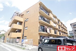 タイル貼りマンション。