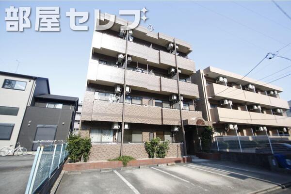 駅から徒歩圏内にあるマンション。
