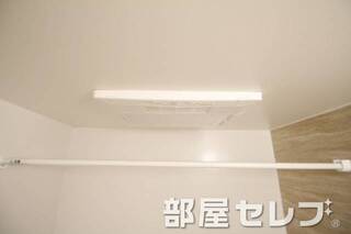 浴室乾燥機付き。