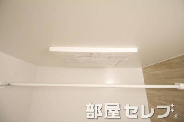 浴室乾燥機付き。