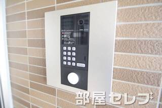 オートロック完備。