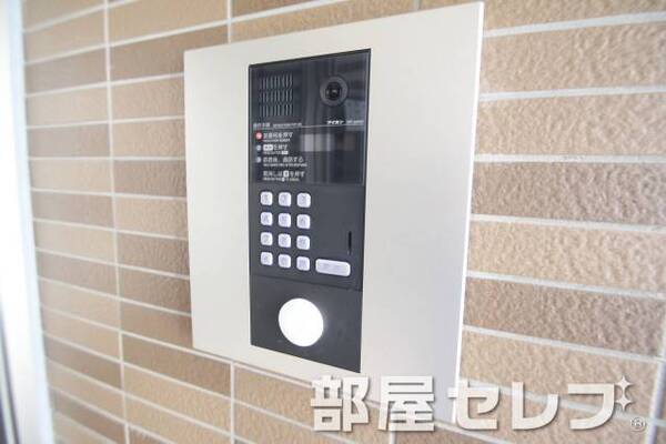 オートロック完備。